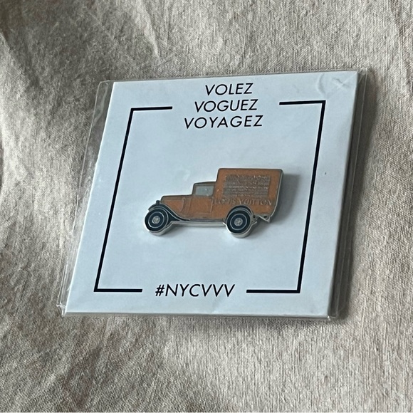 Louis Vuitton Volez Voguez Voyagez Exhibition Pin - Picture 7 of 8